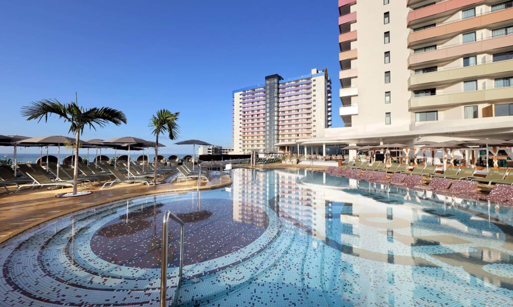 Hard-Rock-Hotel-Tenerife-Piscina-Splash-carousel-photos